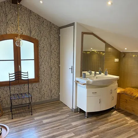 La Maison Cachee Du Pavillon Bellevue Bed & Breakfast
