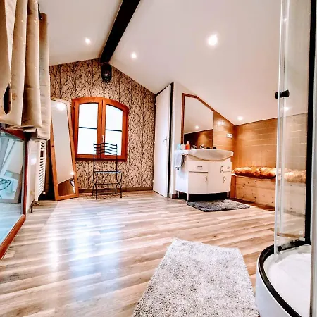 La Maison Cachee Du Pavillon Bellevue Bed and Breakfast 3*